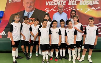 Fotos de grupos 2024 en la visita de Vicente del Bosque la Campus en Salamanca